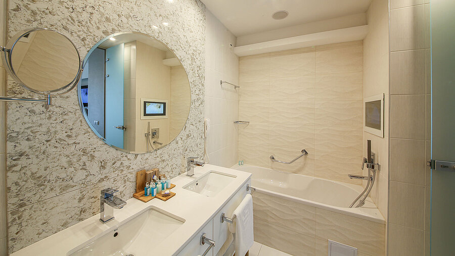 Badezimmer Executive Apartment | Maritim Hotel Paradise Blue Albena