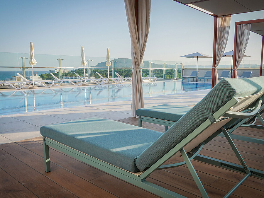 Rooftop Pool | Maritim Hotel Amelia Albena Resort