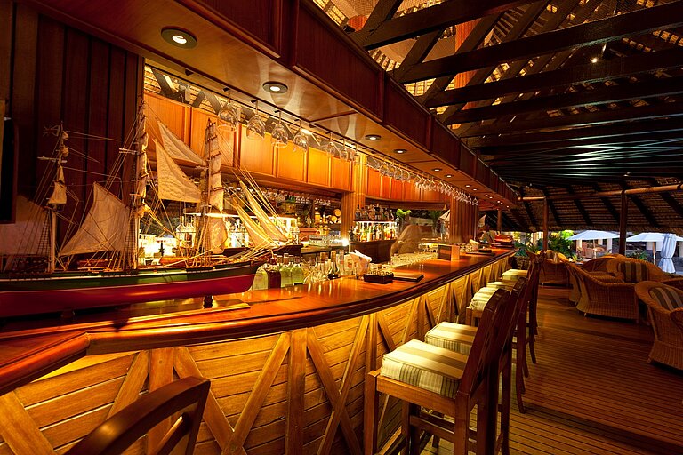 Quarter Deck Bar | Maritim Hotel Mauritius