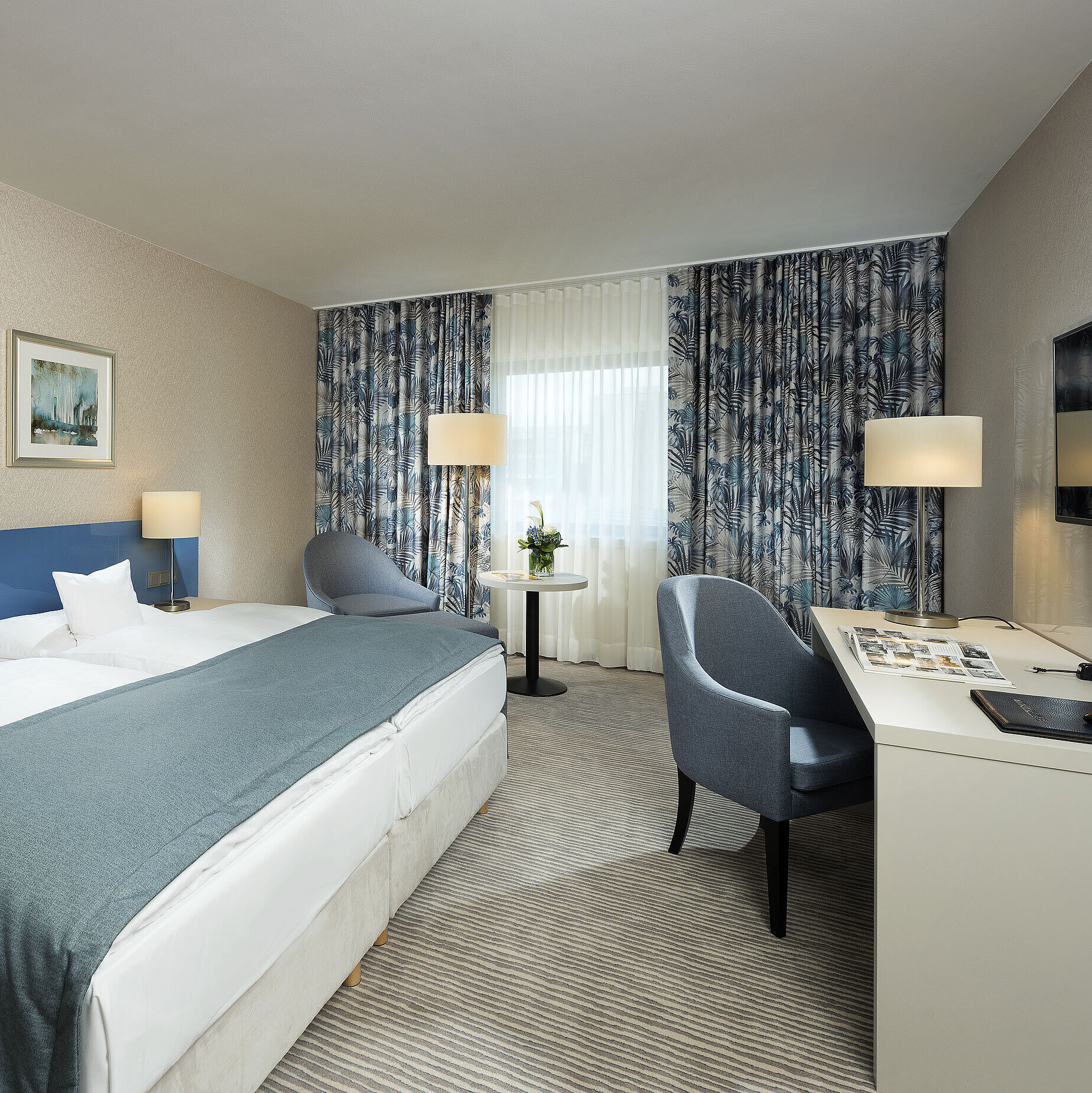 Superior Zimmer Superior Zimmer im Maritim Hotel Bonn mit stilvollem Design, gemütlichen Betten, modernem Schreibtisch und komfortabler Sitzecke