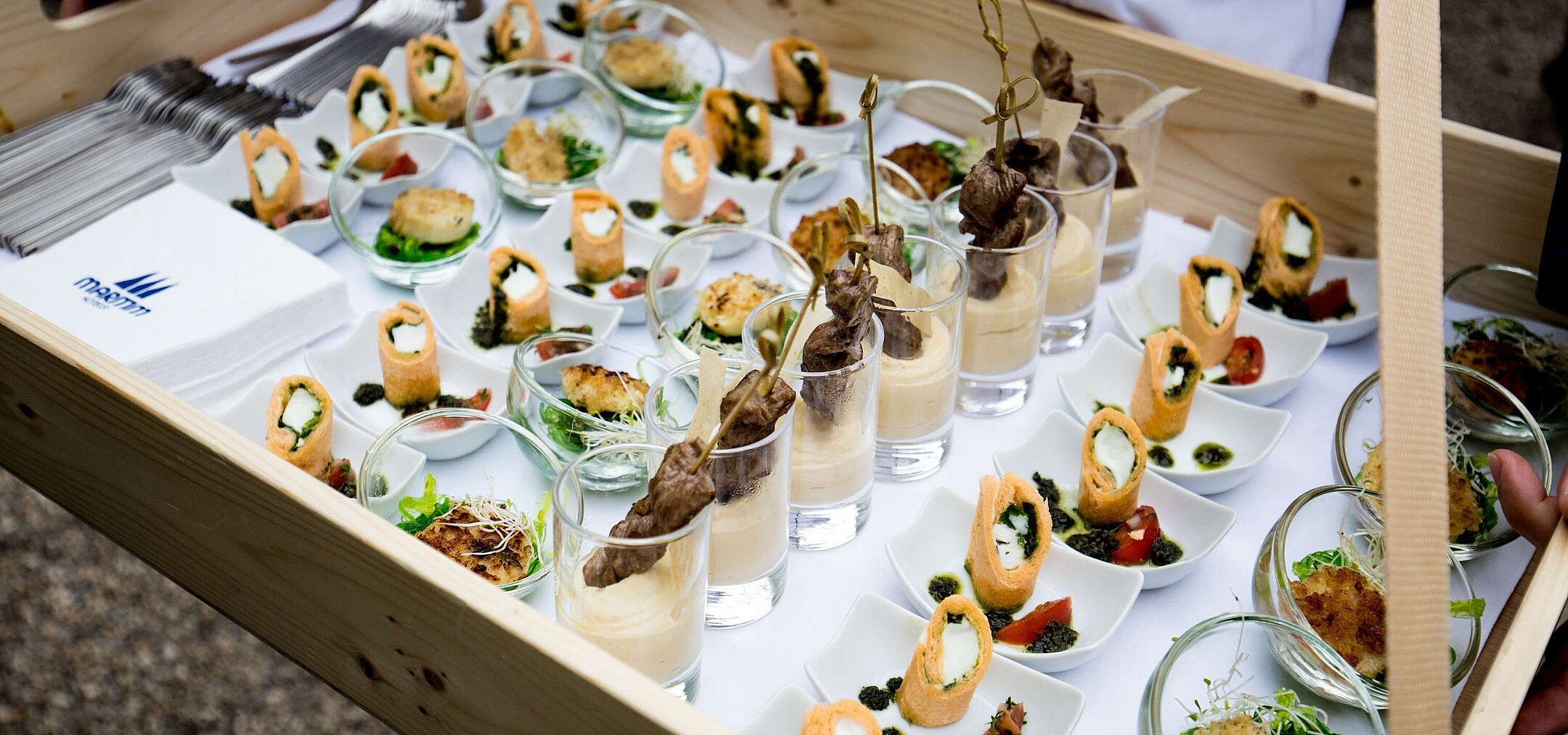 Flying buffet