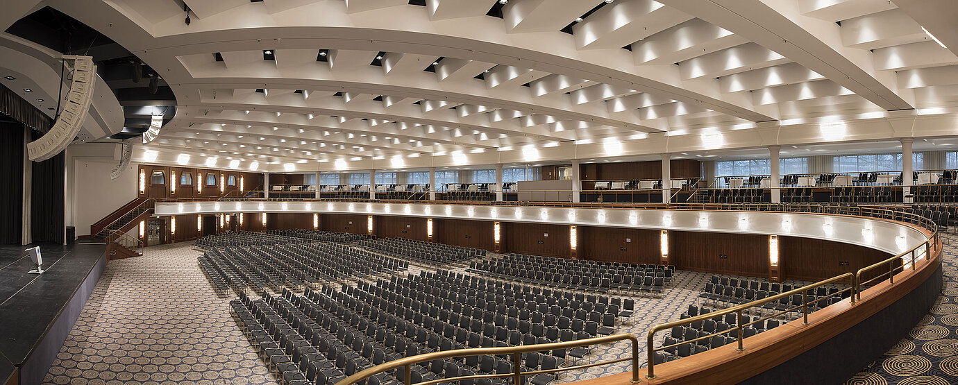 Das Bild zeigt den großen Saal Maritim im Maritim Hotel Bonn, eingerichtet für Konferenzen oder große Veranstaltungen.