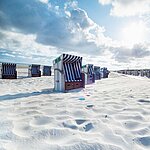 Strand mit Strandkörben