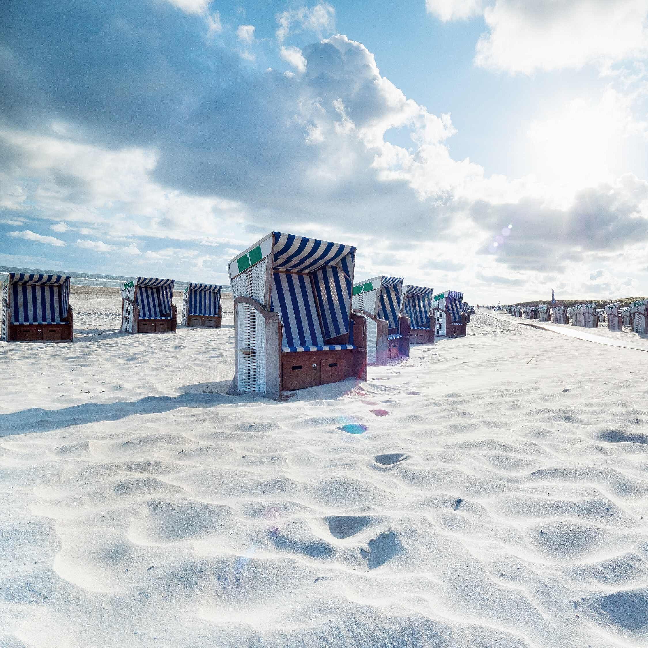 Strand mit Strandkörben