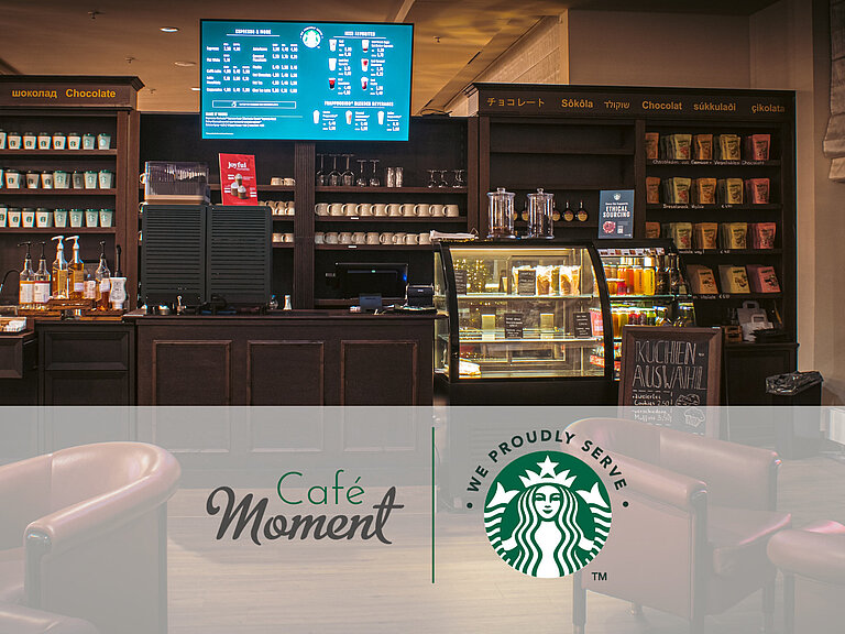 Café im Maritim Hotel Bonn mit Starbucks-Kaffee, Snacktheke, Kuchenvitrine und gemütlichen Sitzgelegenheiten im modernen Ambiente