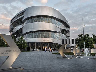 Außenansicht des Mercedes-Benz Museums in Stuttgart mit moderner Architektur