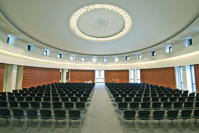 Kepler-Saal im Maritim Hotel Ulm mit moderner Tagungstechnik.