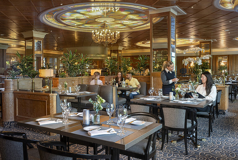 Stilvolles Restaurant im Maritim Hotel Hannover mit freundlichem Service und eleganter Atmosphäre