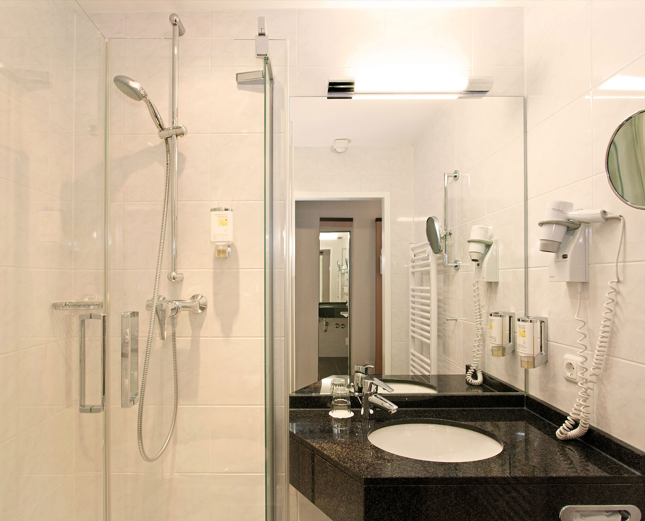 Badezimmer Badezimmer | Star-Apart Hansa Hotel Wiesbaden