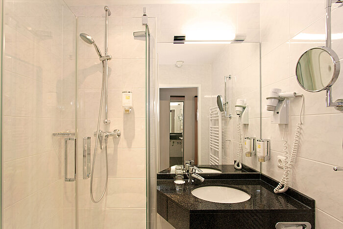 Badezimmer | Star-Apart Hansa Hotel Wiesbaden