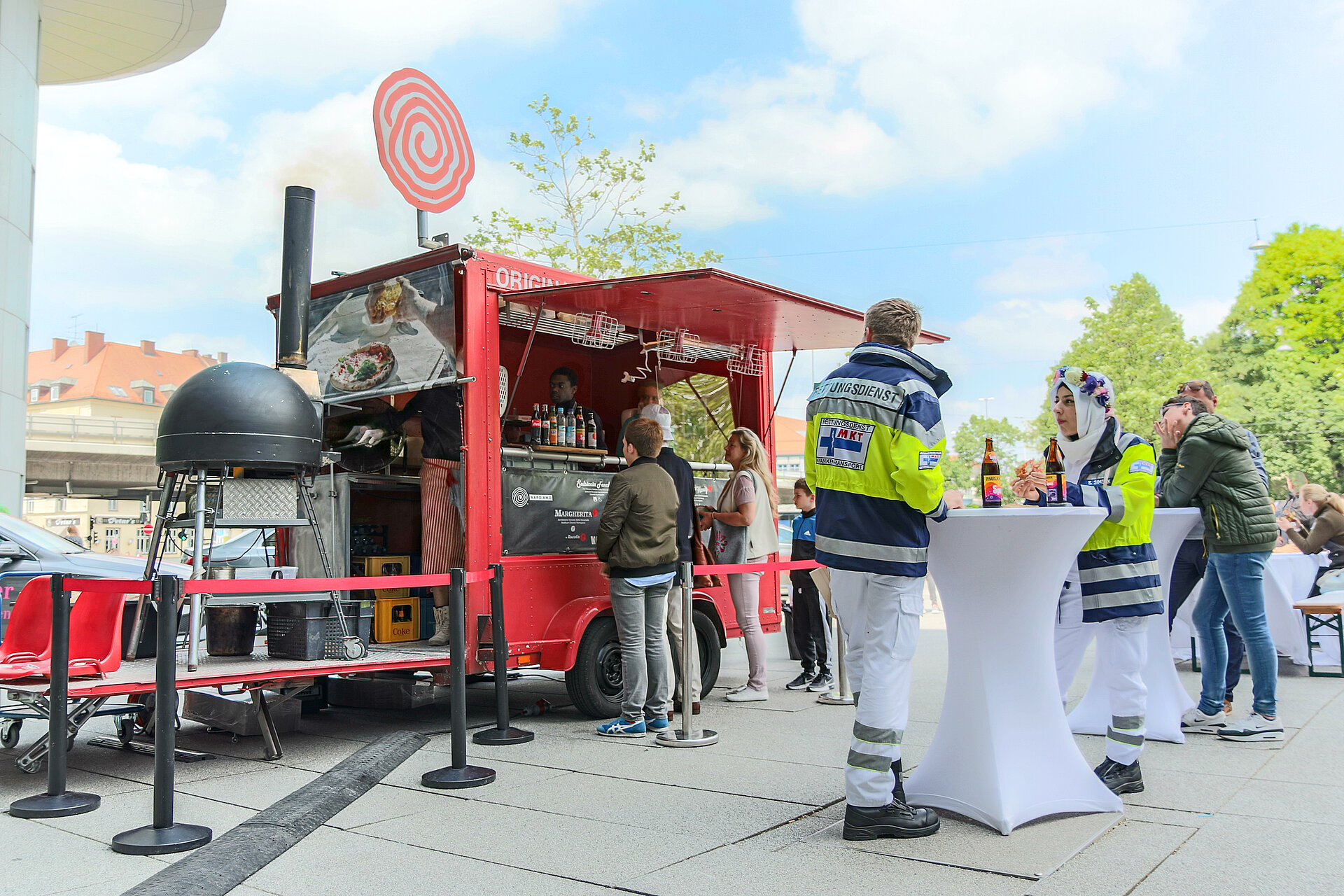 Neapolitanische Pizza auf vier Rädern streetfood-muenchen-napo-amo