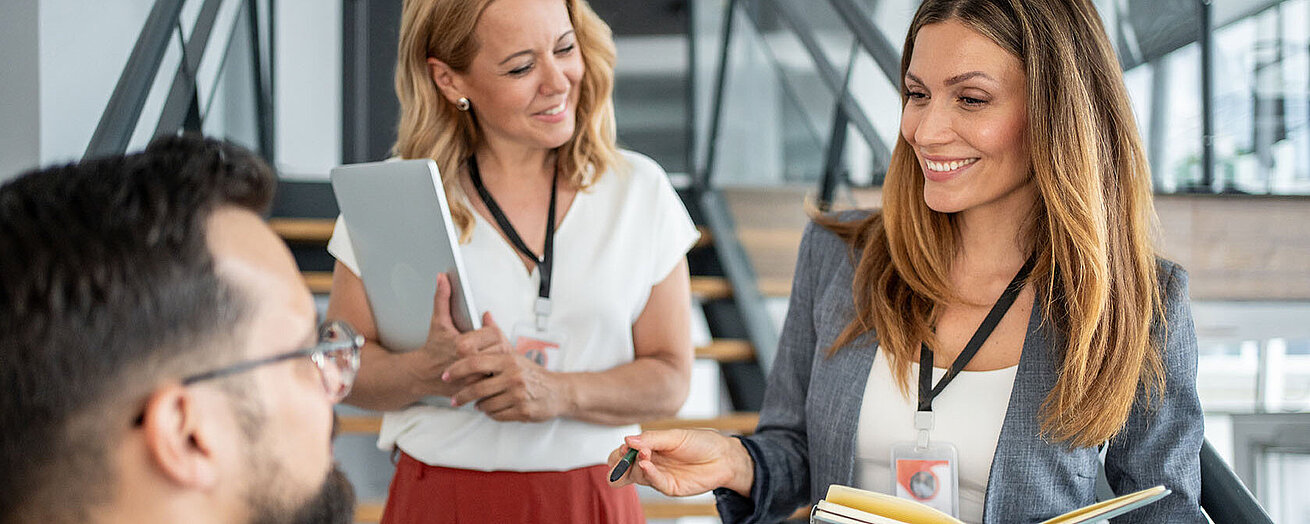 © Migma Agency - AdobeStock.com Betriebsfeier organisieren: Schritt für Schritt zum gelungenen Firmenevent