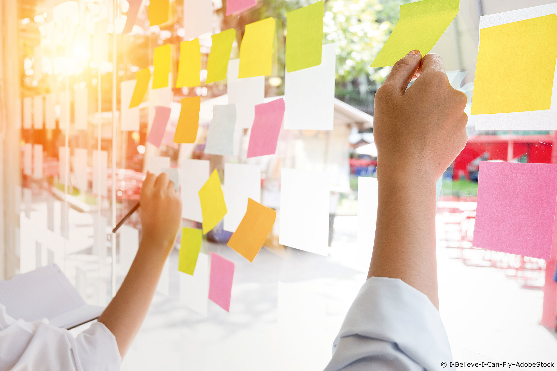 Open Space Methode - Antworten auf Zetteln festhalten