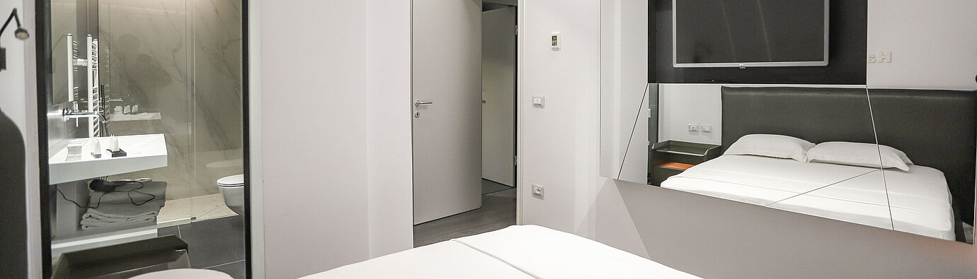 Helles Zimmer im Maritim Resort Marina Bay mit modernem Bad und komfortabler Ausstattung
