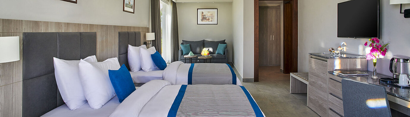 Modernes Familienzimmer im Maritim Jolie Ville Resort & Casino Sharm El Sheikh mit zwei Doppelbetten