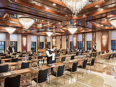 Saal Reger im Maritim Hotel Bonn, mit eleganter Beleuchtung und Reihenbestuhlung, ideal für Veranstaltungen und Konferenzen.