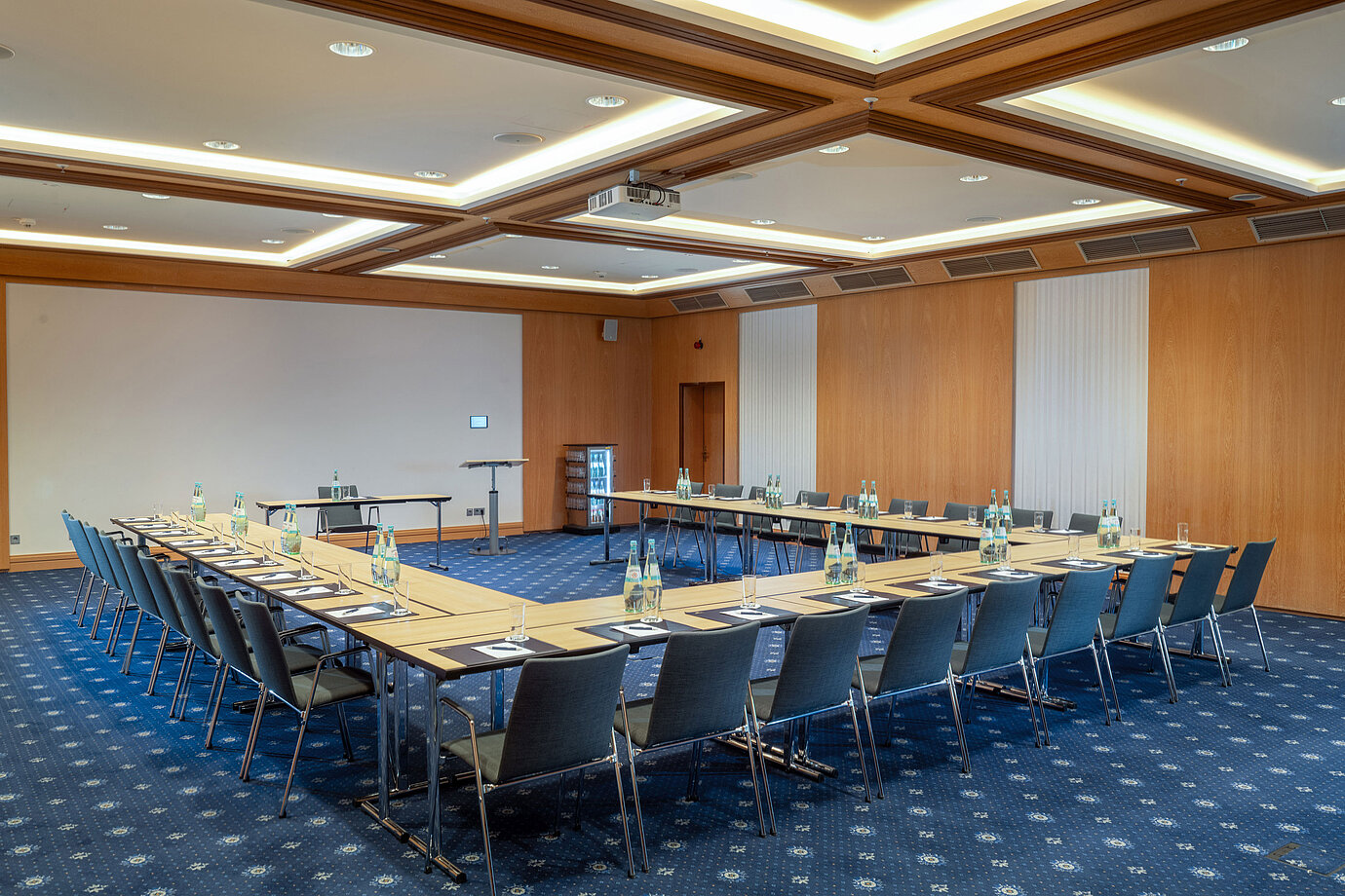 Salon Echter im Maritim Hotel Würzburg mit U-Form-Bestuhlung für Tagungen und Konferenzen