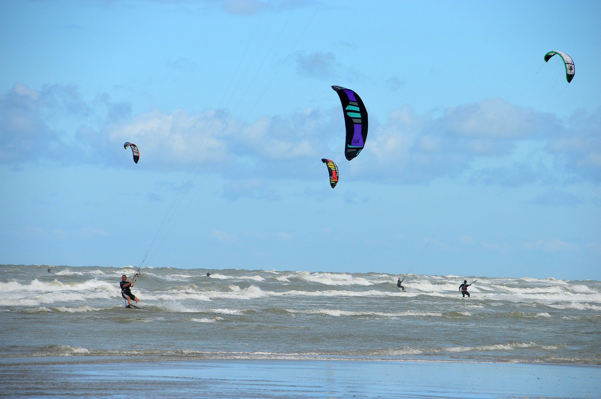 Ideale Bedingungen für Kite-Surfen ostseestraende-kite-surfing