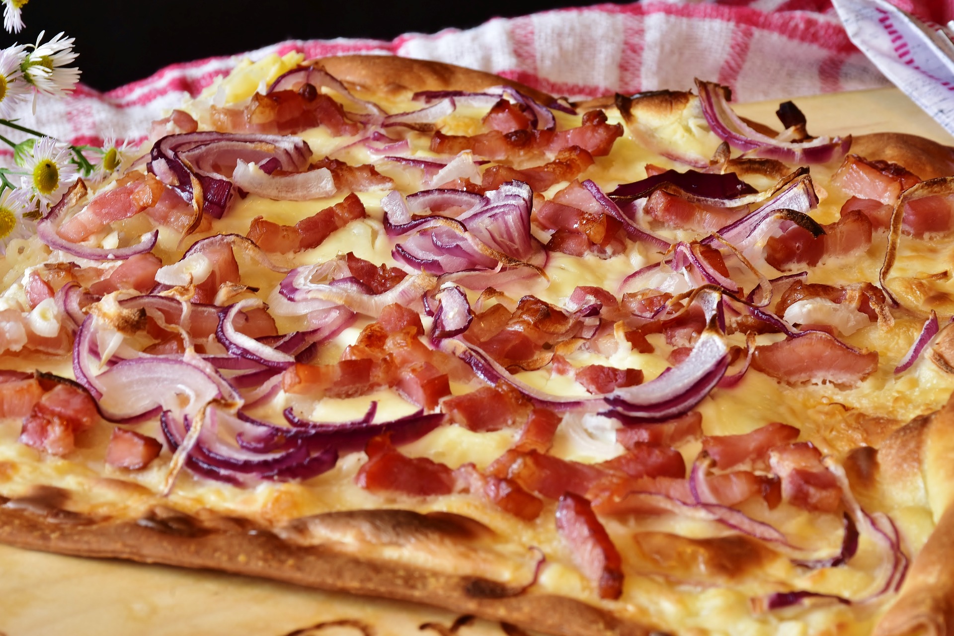 Flammkuchen Elsässer Art regionale-kueche-flammkuchen-elsass